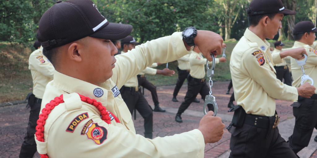 Tenaga Keamanan Melakukan Pelatihan Keamanan
